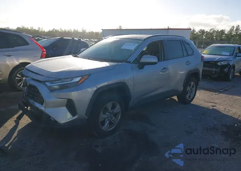 2023 Toyota Rav4 Xle z USA, uszkodzony, nr VIN 2T3W1RFV3PC235871